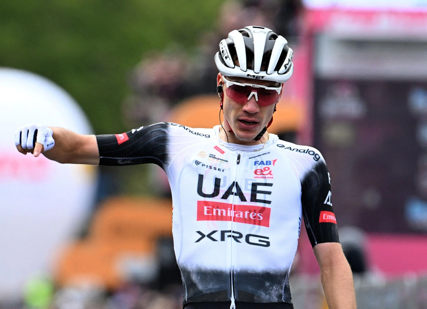 Tour d’Italie : résumé et classement de la 7e étape remportée par Ayuso avec les chutes de Gaudu et Bardet