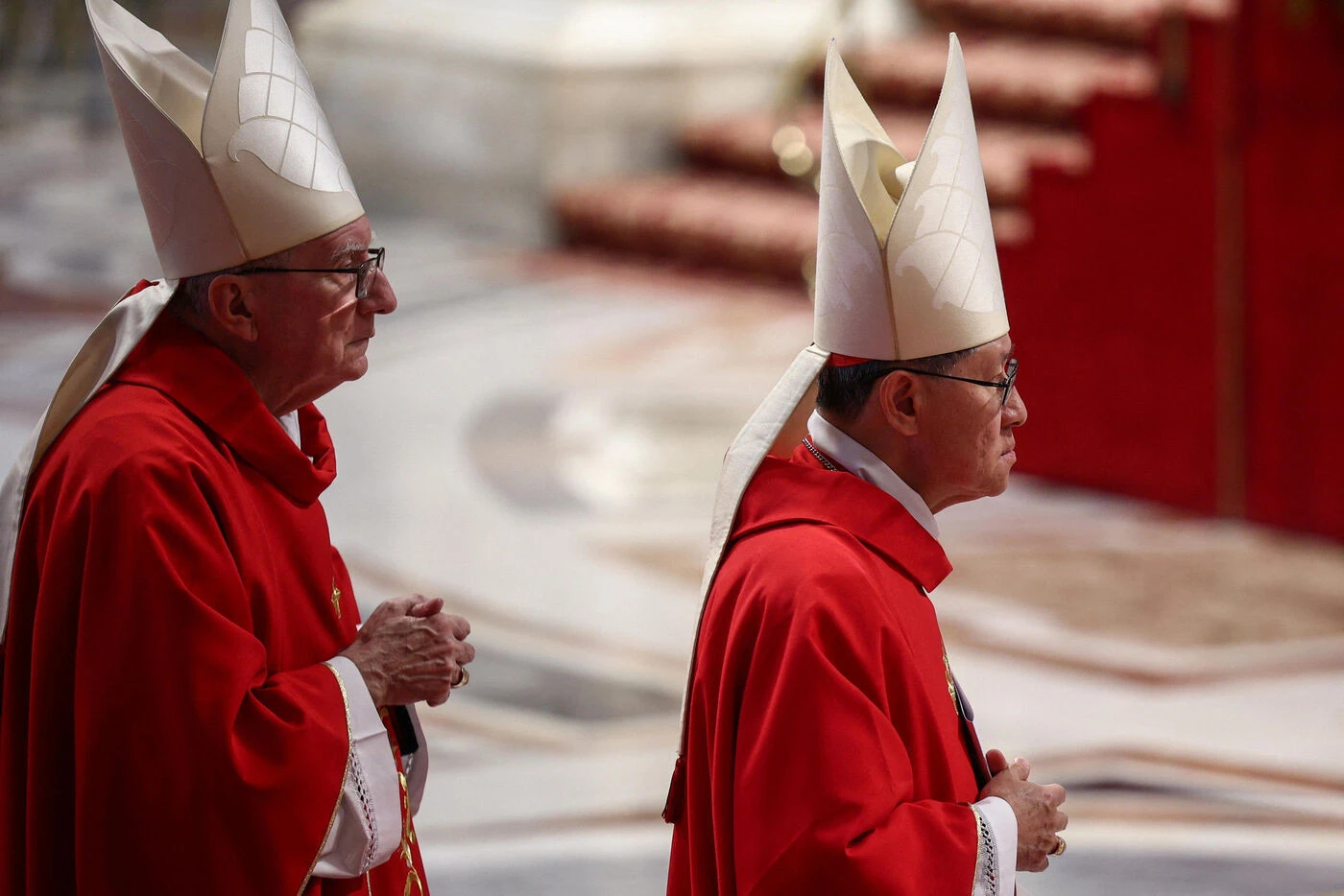 Violences sexuelles : deux des cardinaux favoris dans la course à la papauté sous le feu des critiques