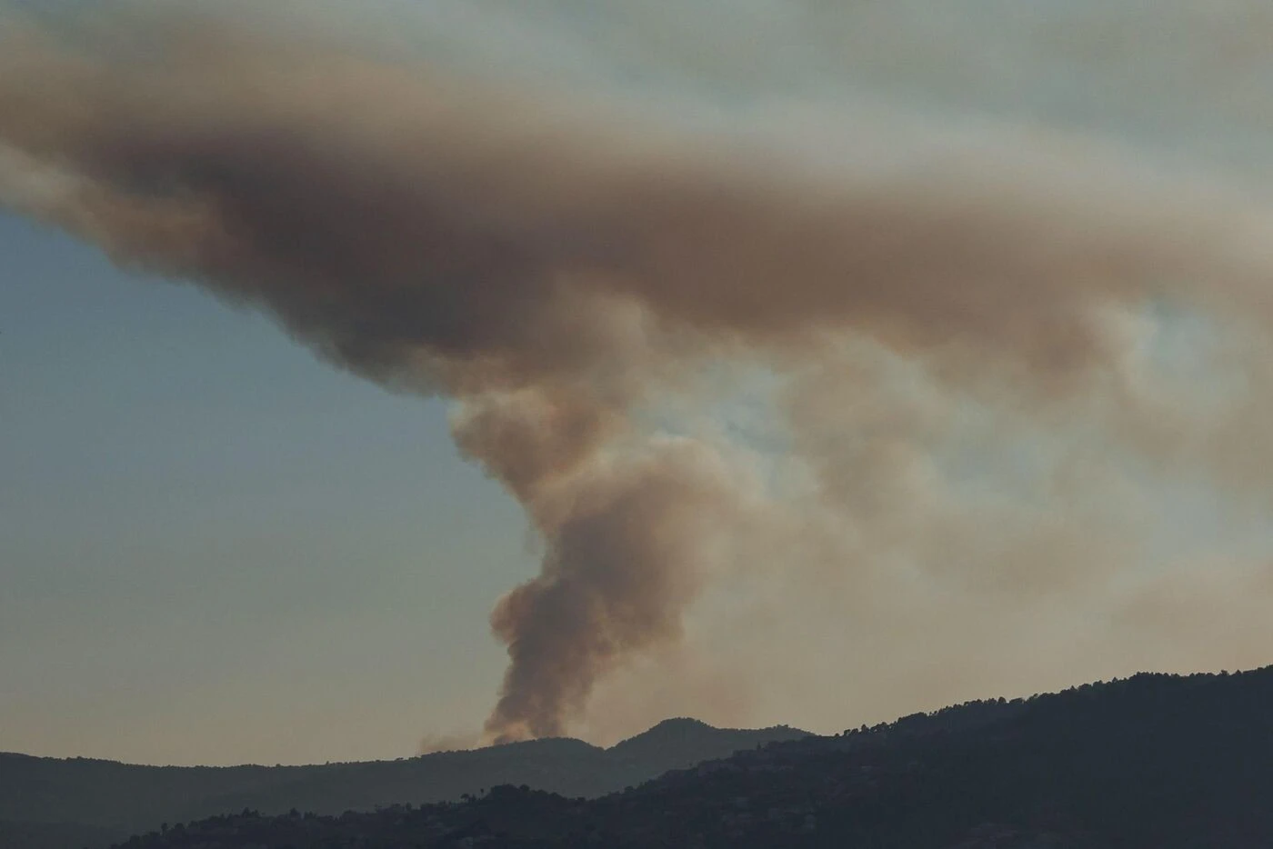 Var : circulation réduite sur l’A8 à cause d’un incendie près de Fréjus