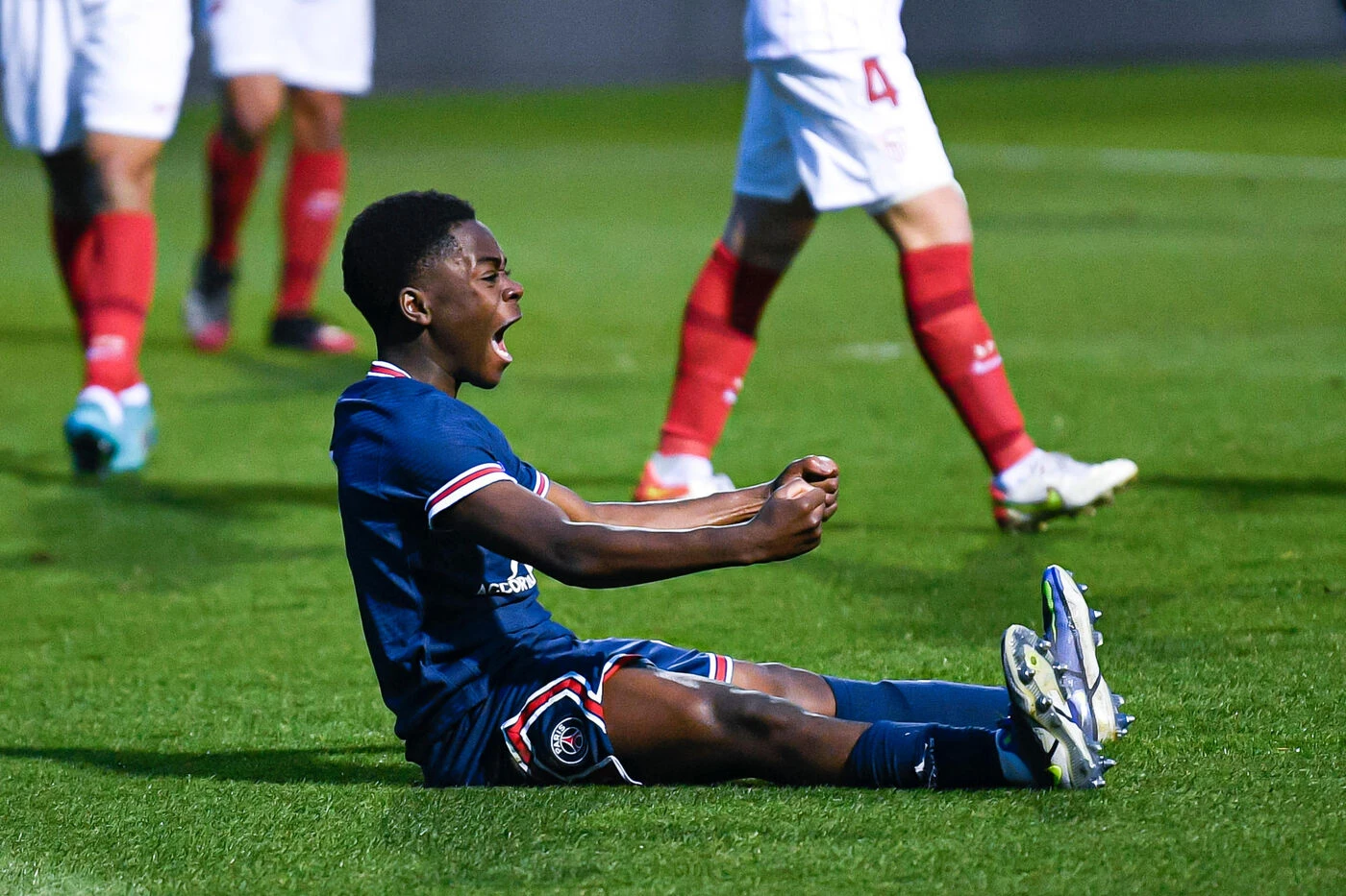 Mercato PSG : à 20 ans, le Titi Vimoj Muntu Wa Mungu file en Ligue 2