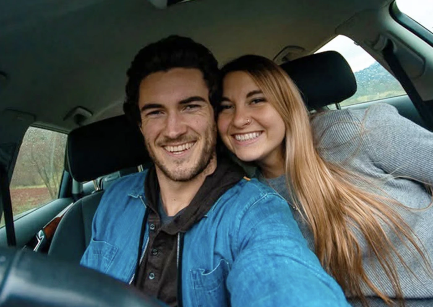 « Ils ont fait une chute de 200 m » : un couple de Youtubeurs, amateurs de rallye hors-piste, meurt dans un terrible accident de voiture
