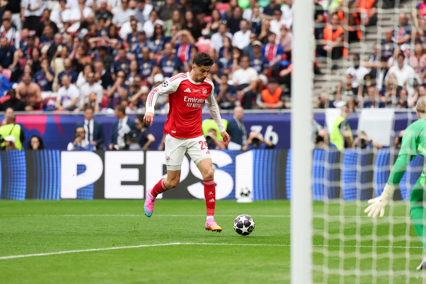 PSG-Arsenal : stupeur à Budapest, les images de l’ouverture du score d’Havertz pour les Gunners dès la 6e minutes