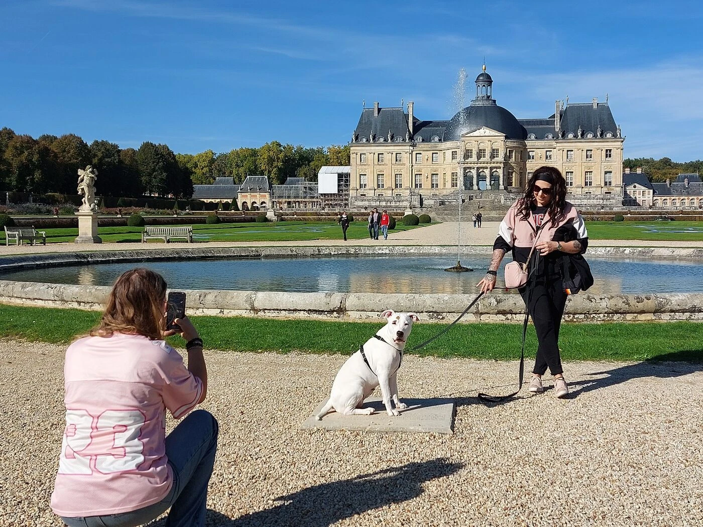 « Tout le monde est content » : Vaux-le-Vicomte ouvre définitivement ses jardins historiques aux chiens en laisse