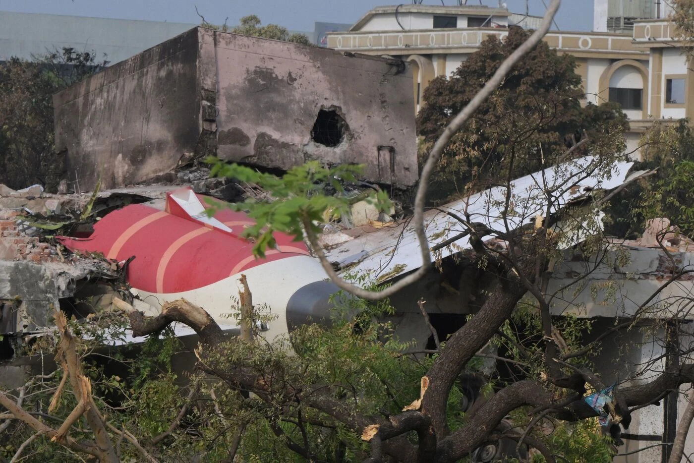 « Coïncidence troublante » : le miraculé du crash d’Air India assis au siège 11A, le même que celui d’une star thaïlandaise survivante d’un accident il y a 27 ans