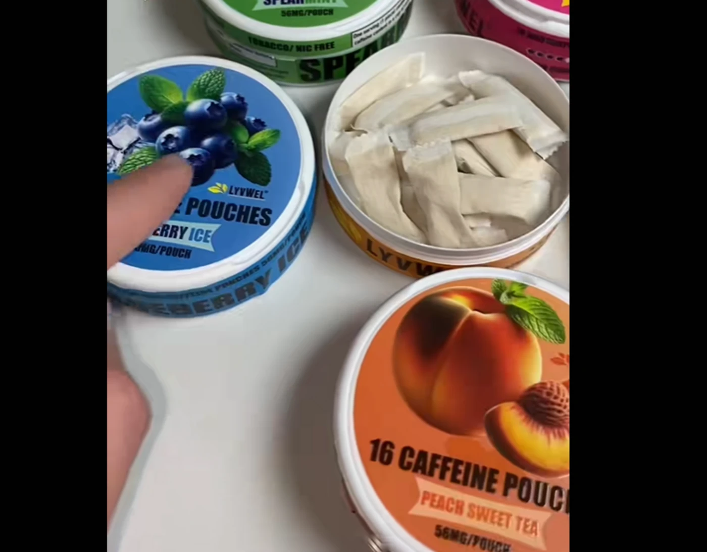 Sachets de caféine : l’inquiétante tendance portée par des influenceurs américains sur les réseaux sociaux