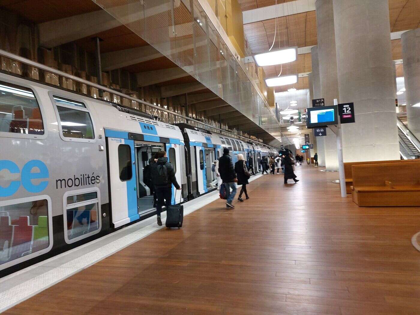 Paris : le RER E circule de nouveau ce mercredi après des perturbations toute la journée de mardi