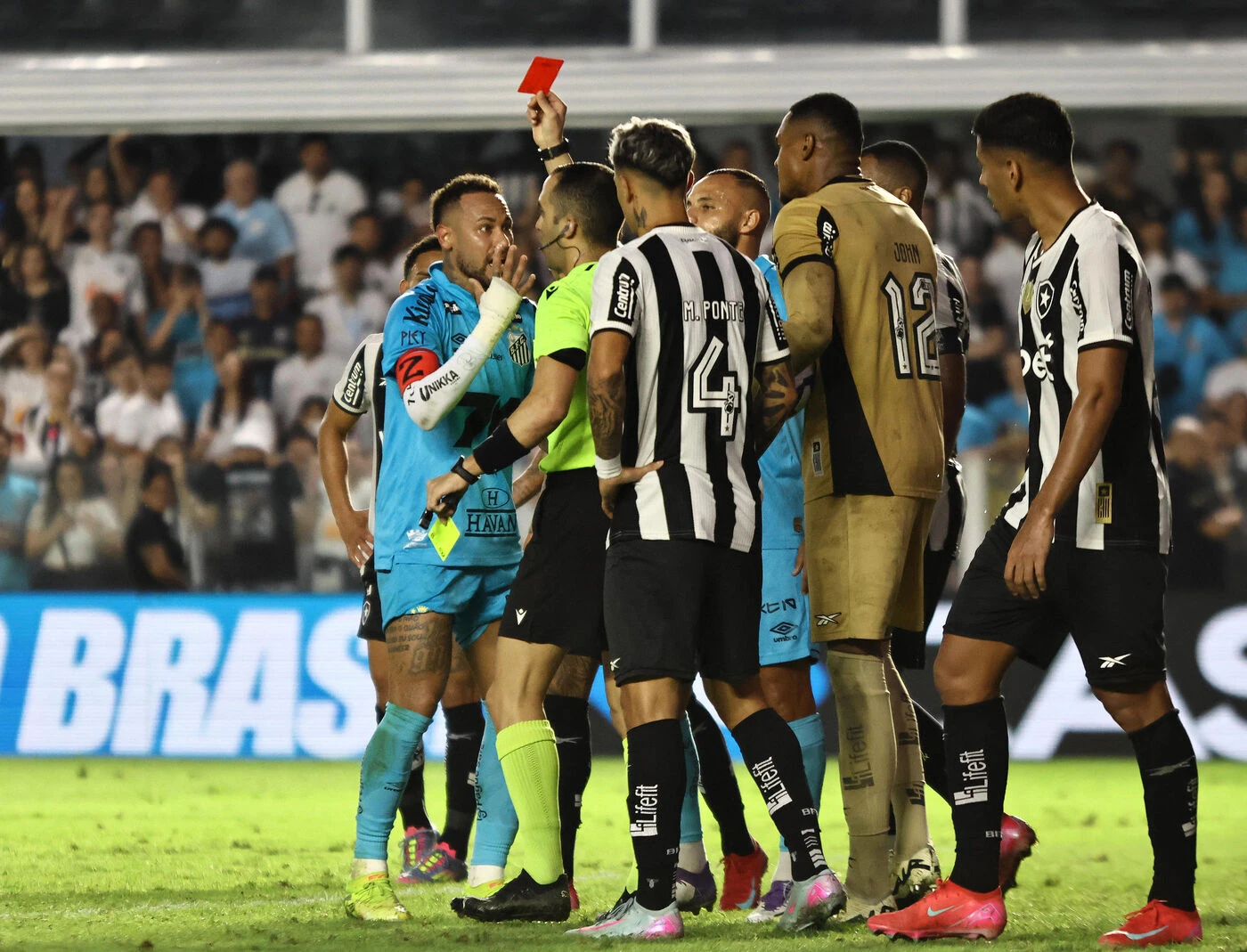 Football : et pendant ce temps au Brésil, Neymar se fait expulser et s’en prend à l’arbitre sur Instagram