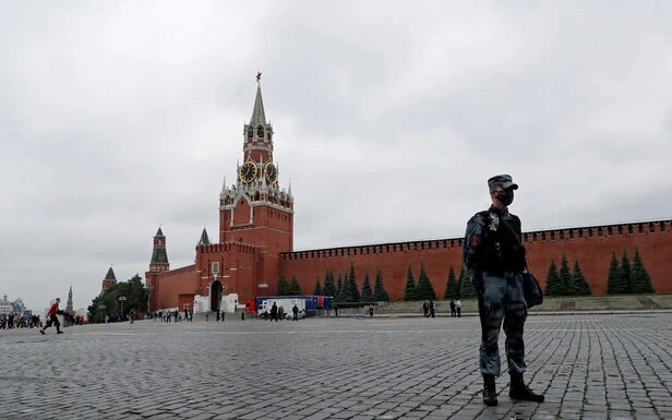 Covid-19 : en Russie, congé sans solde pour les employés refusant la vaccination