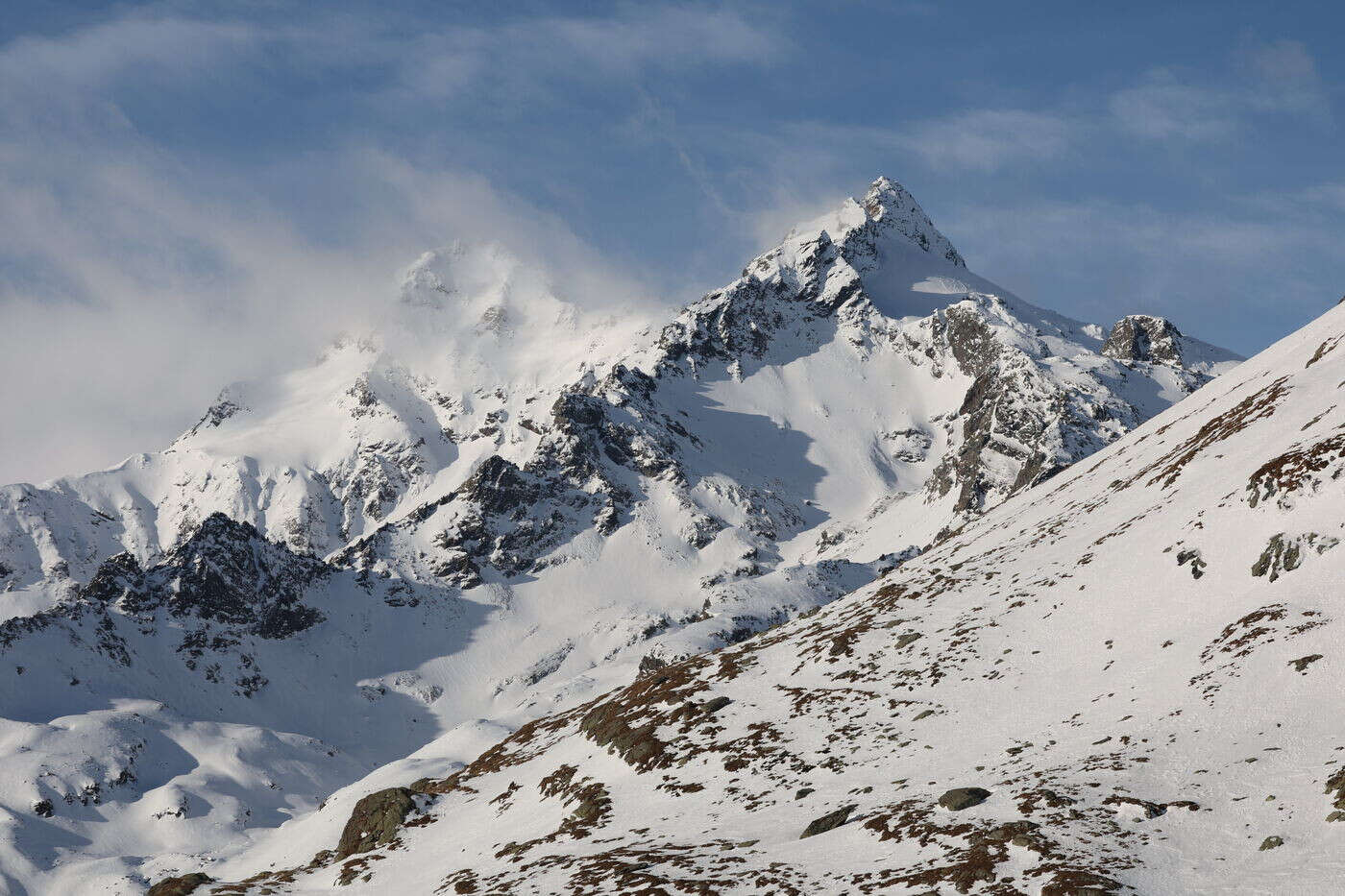 Isère : une randonneuse à ski meurt dans une avalanche, deux blessés graves