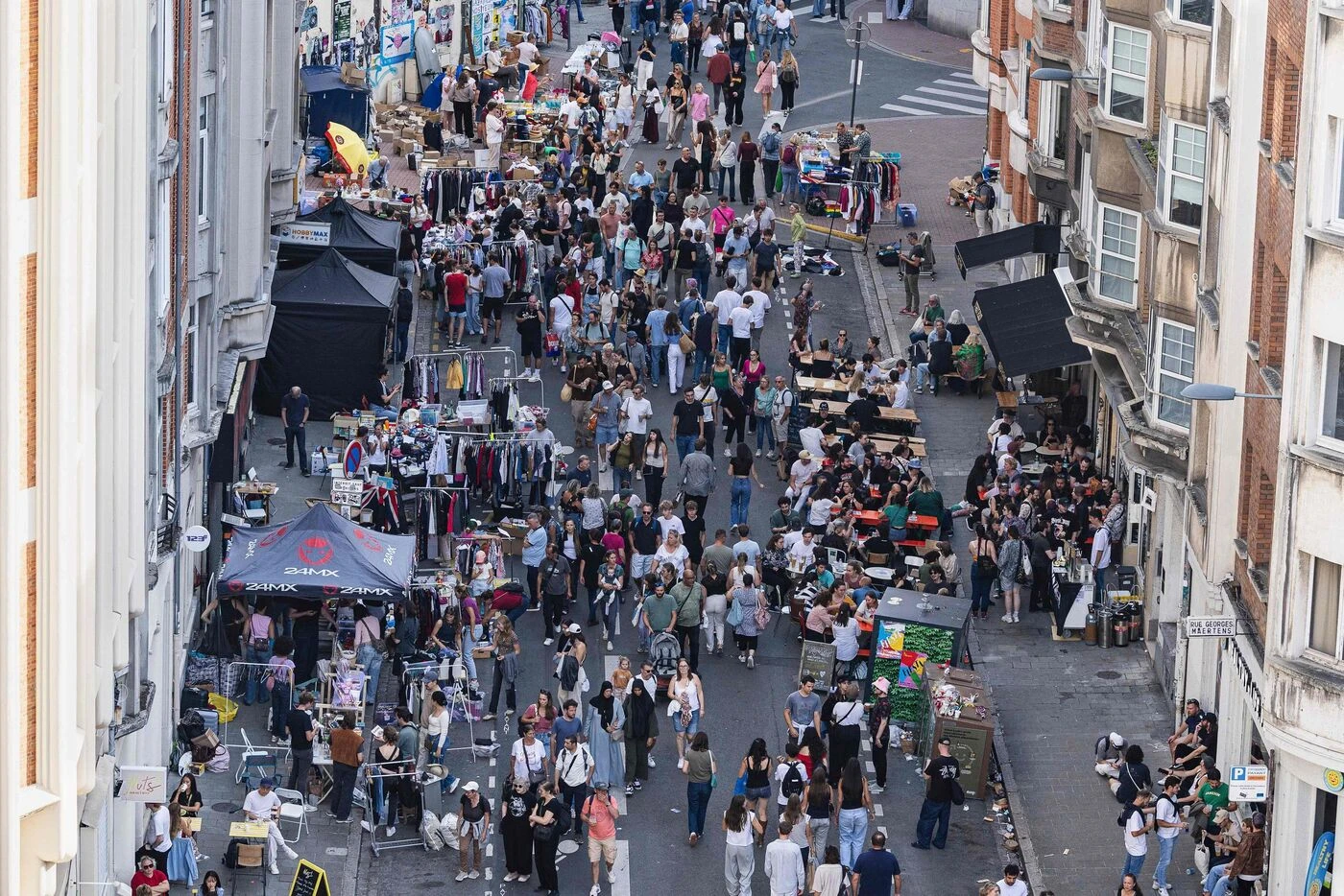 Braderie de Lille : une jeune femme grièvement blessée par une chute de pierres, une autre se défenestre