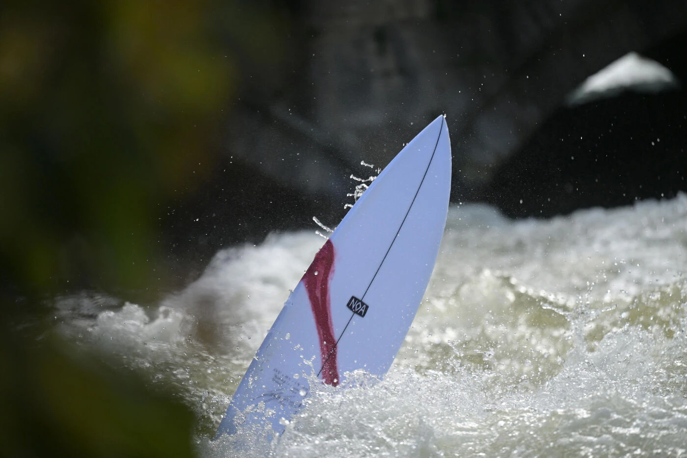 « Il n’arrivait pas à y croire » : un Français retrouve une planche de surf perdue en mer depuis 18 mois à plus de 2 400 km