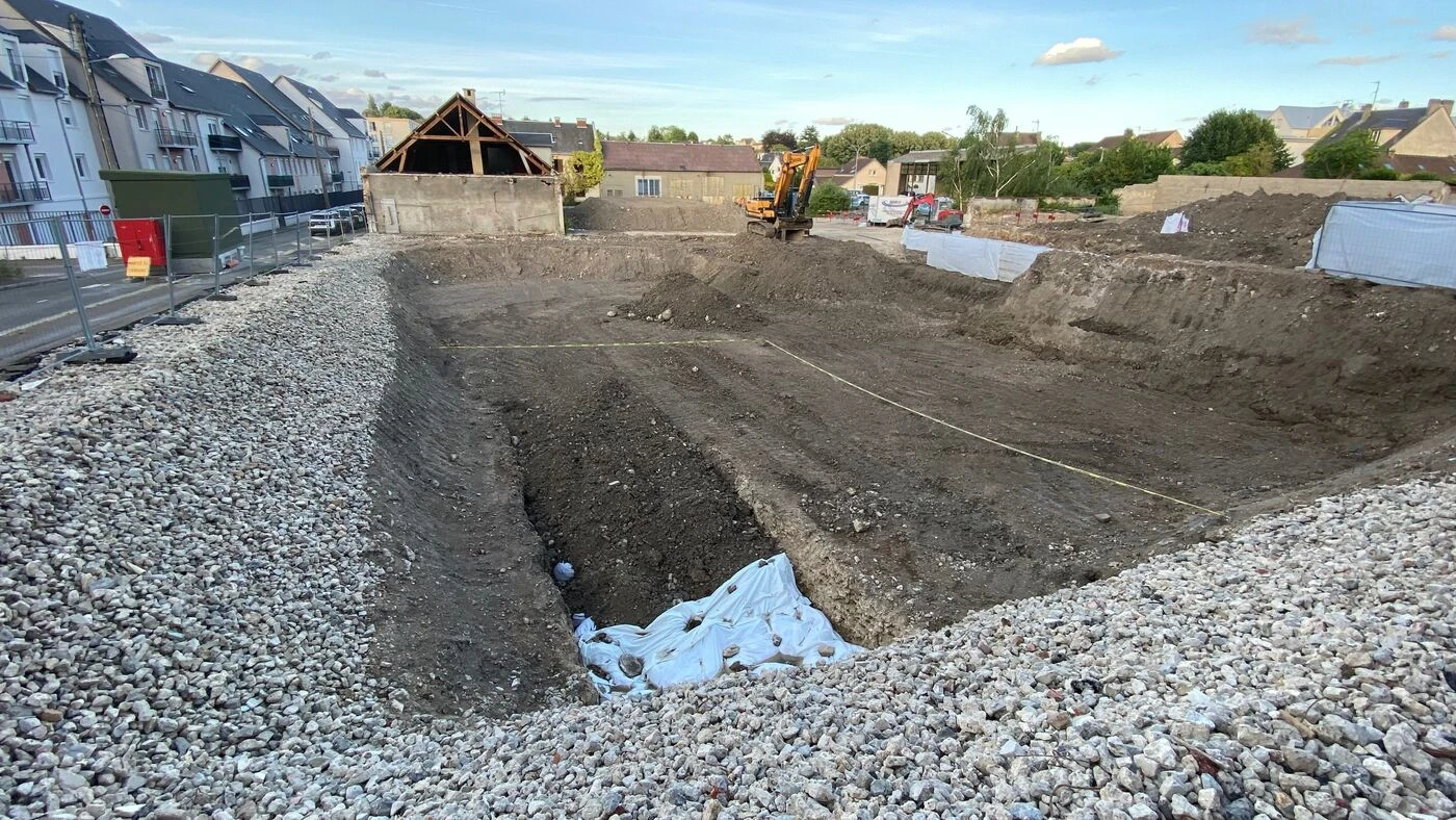 Les voisins avaient remarqué un drôle de manège… Des tonnes de déchets contenant de l’amiante découverts sur un chantier à Chartres