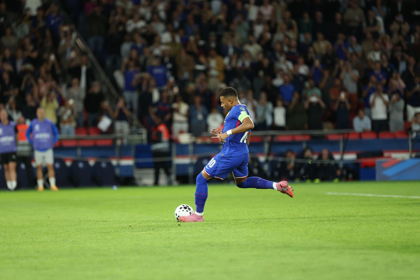 France - Islande : le penalty de Kylian Mbappé, qui dépasse Thierry Henry au classement des meilleurs buteurs