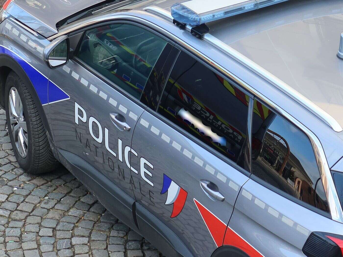 Exhibitions, insultes, menaces… Dans les Yvelines, le squatteur au camion de La Poste dort en prison