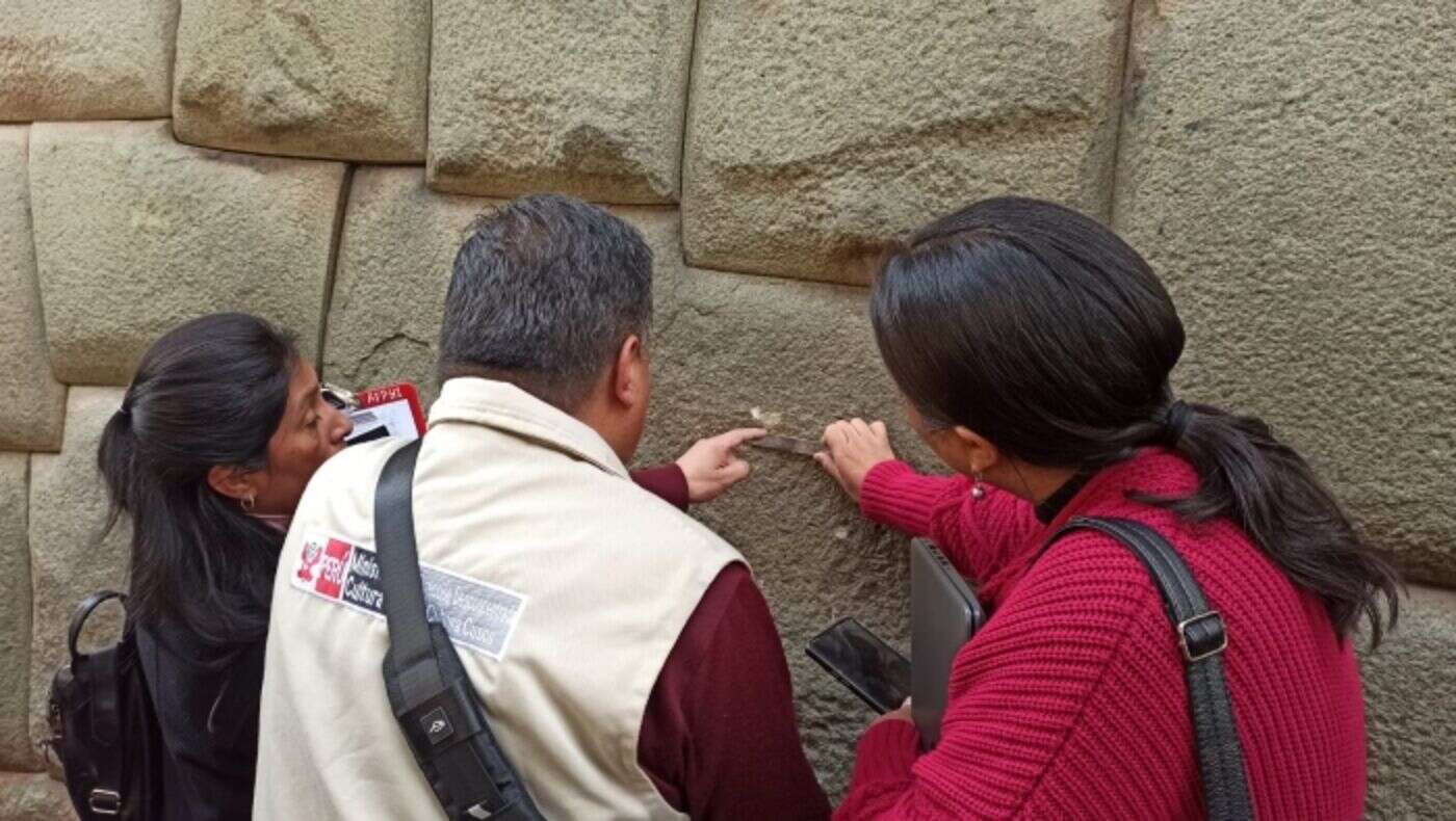 « Des dommages irréversibles » : au Pérou, un homme ivre vandalise à coups de marteau une célèbre pierre inca