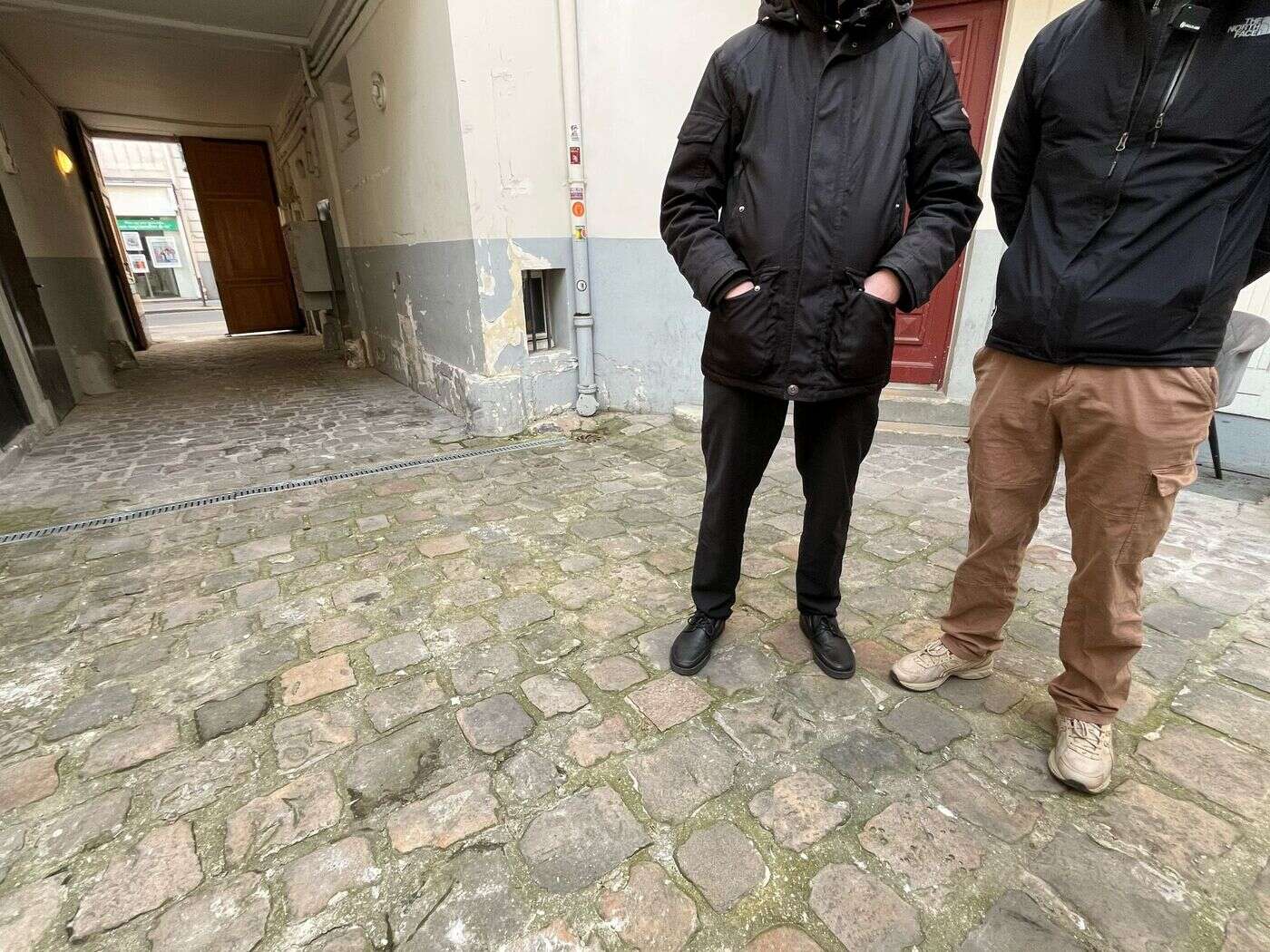 Paris : les militants d’extrême droite interpellés après l’attaque dans le Xe arrondissement présentés à la justice