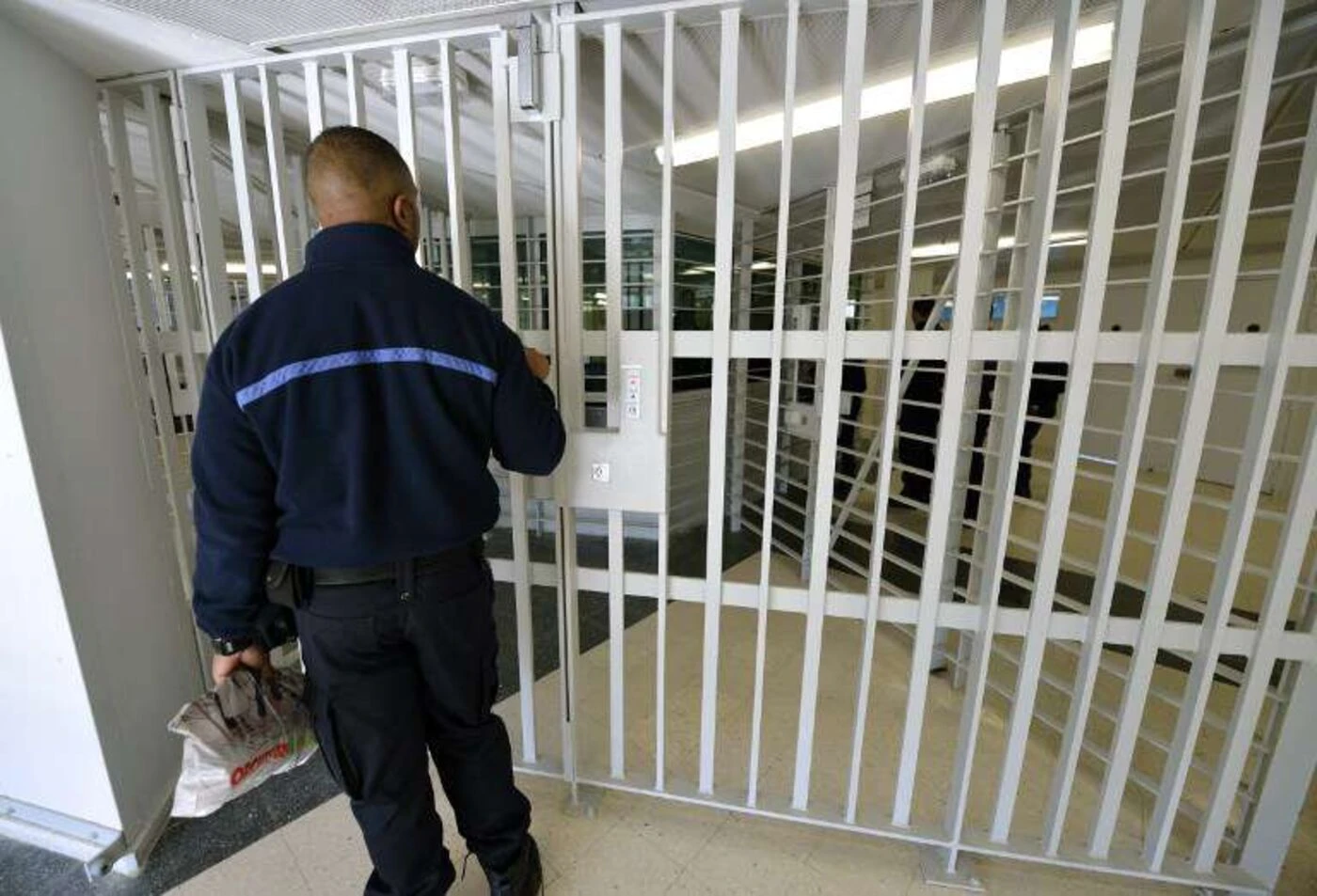 Vienne : un prisonnier frappe son codétenu à la gorge avec un morceau de verre, une enquête pour meurtre ouverte