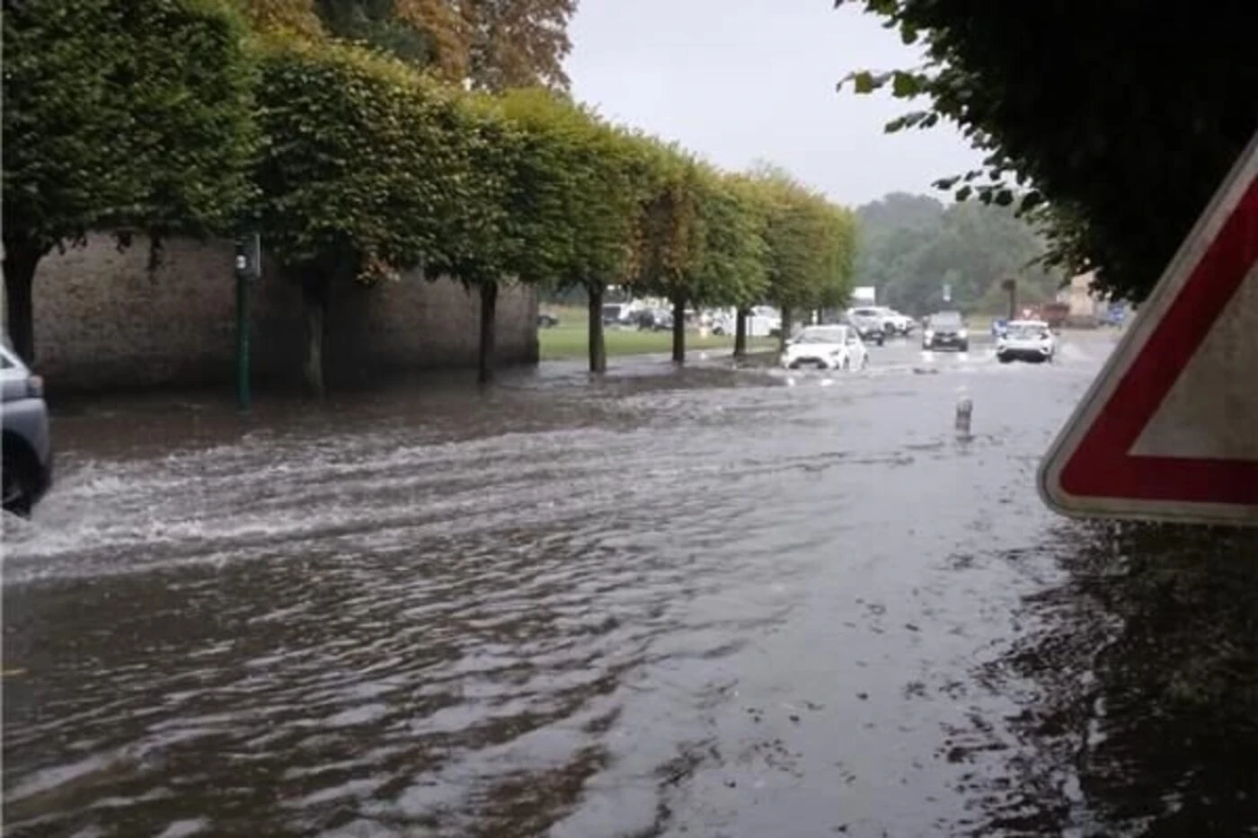 Seine-et-Marne : les pluies diluviennes provoquent des inondations dans des rues d’Avon et Fontainebleau
