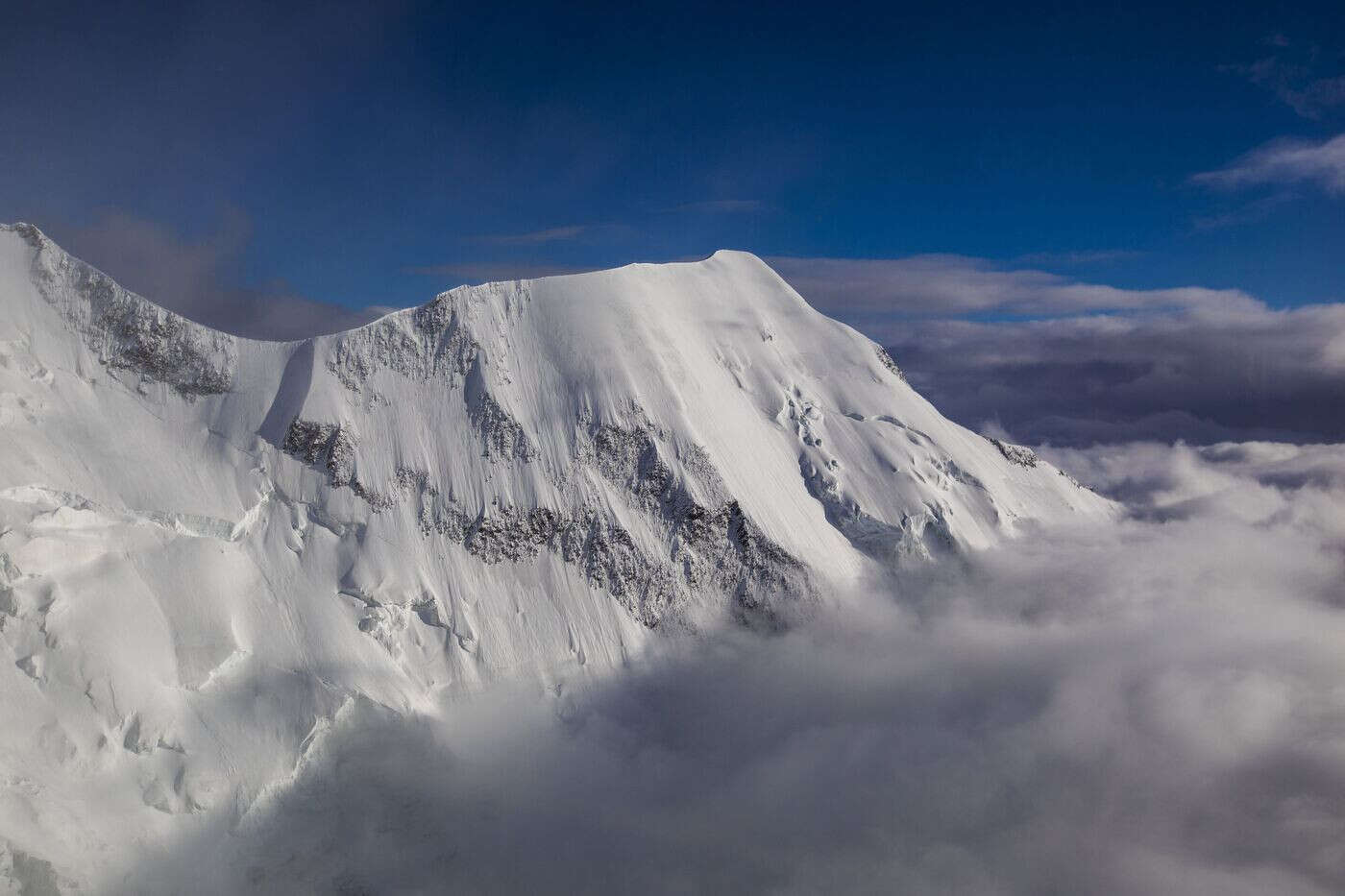 Pyrénées : emporté sur près de 800 m, un skieur expérimenté meurt dans une avalanche