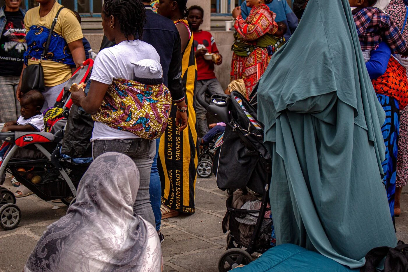 Élèves à la rue à Paris : nouvelle passe d’armes en Conseil sur l’hébergement des familles