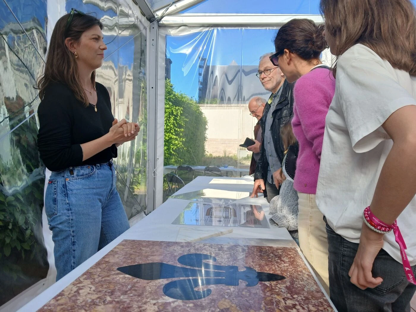 À Reims, ils gravent leur nom dans le marbre du Palais du Tau pour les siècles à venir