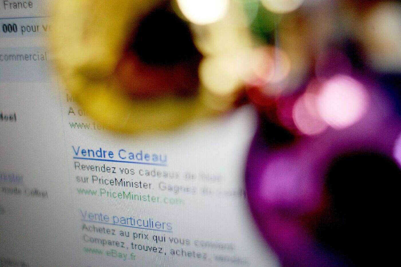 Revente des cadeaux de Noël : faux sites, prix exagérés, contrefaçon… Comment éviter les arnaques ?