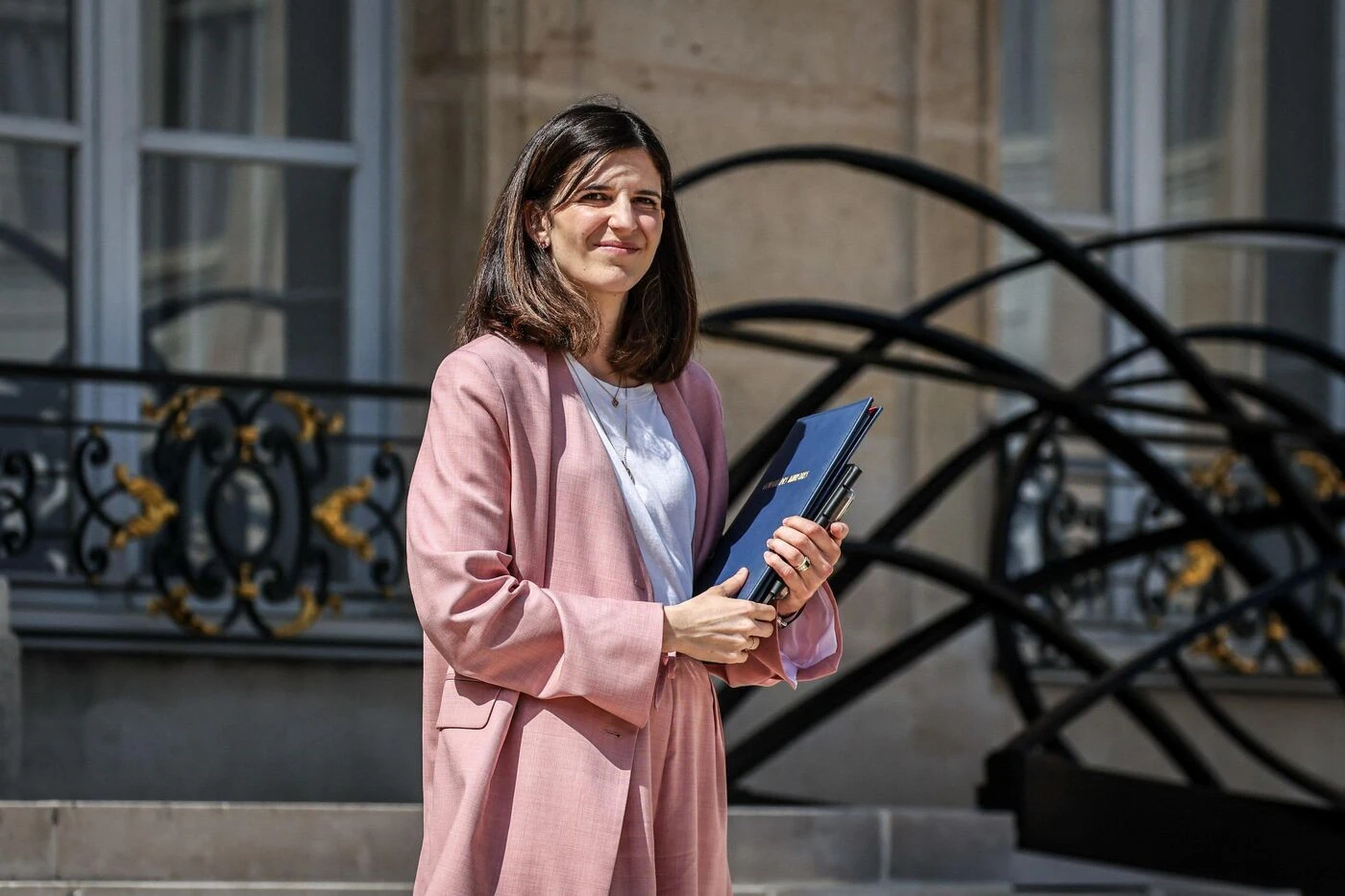 Législative partielle à Paris : la ministre Clara Chappaz pressentie pour défier Dati et Barnier