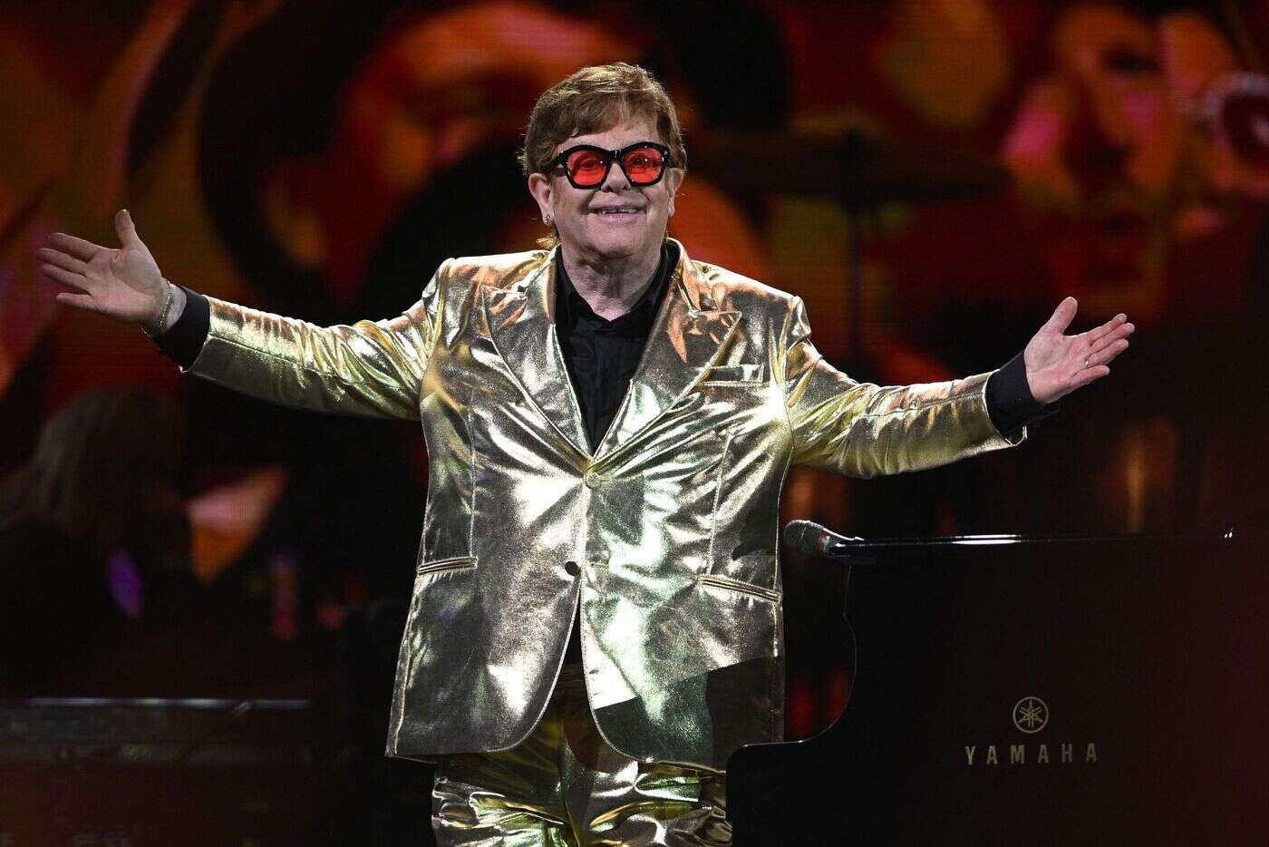 Elton John annonce la sortie d’un nouvel album le 4 avril prochain, en duo avec Brandi Carlile