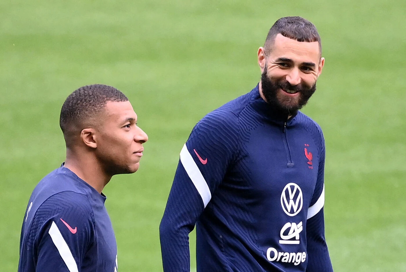 « Il a besoin des autres joueurs » : Benzema juge les débuts de Mbappé au Real et lui conseille de plus « combiner » avec Vinicius
