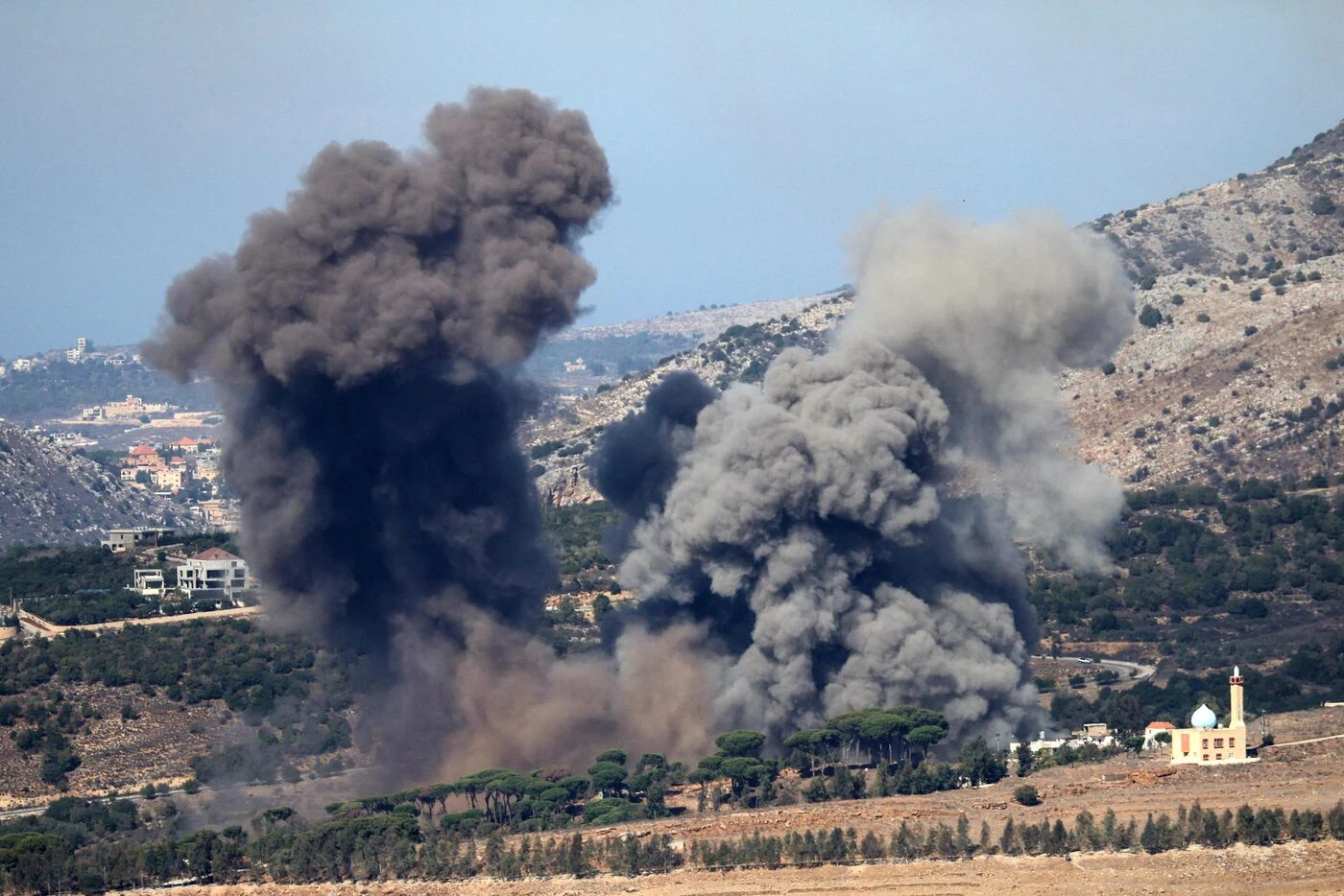 Israël menace d’intensifier les attaques contre le Hezbollah dans le sud du Liban