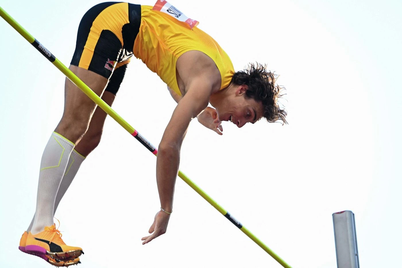 Athlétisme : Armand Duplantis bat encore le record du monde du saut à la perche