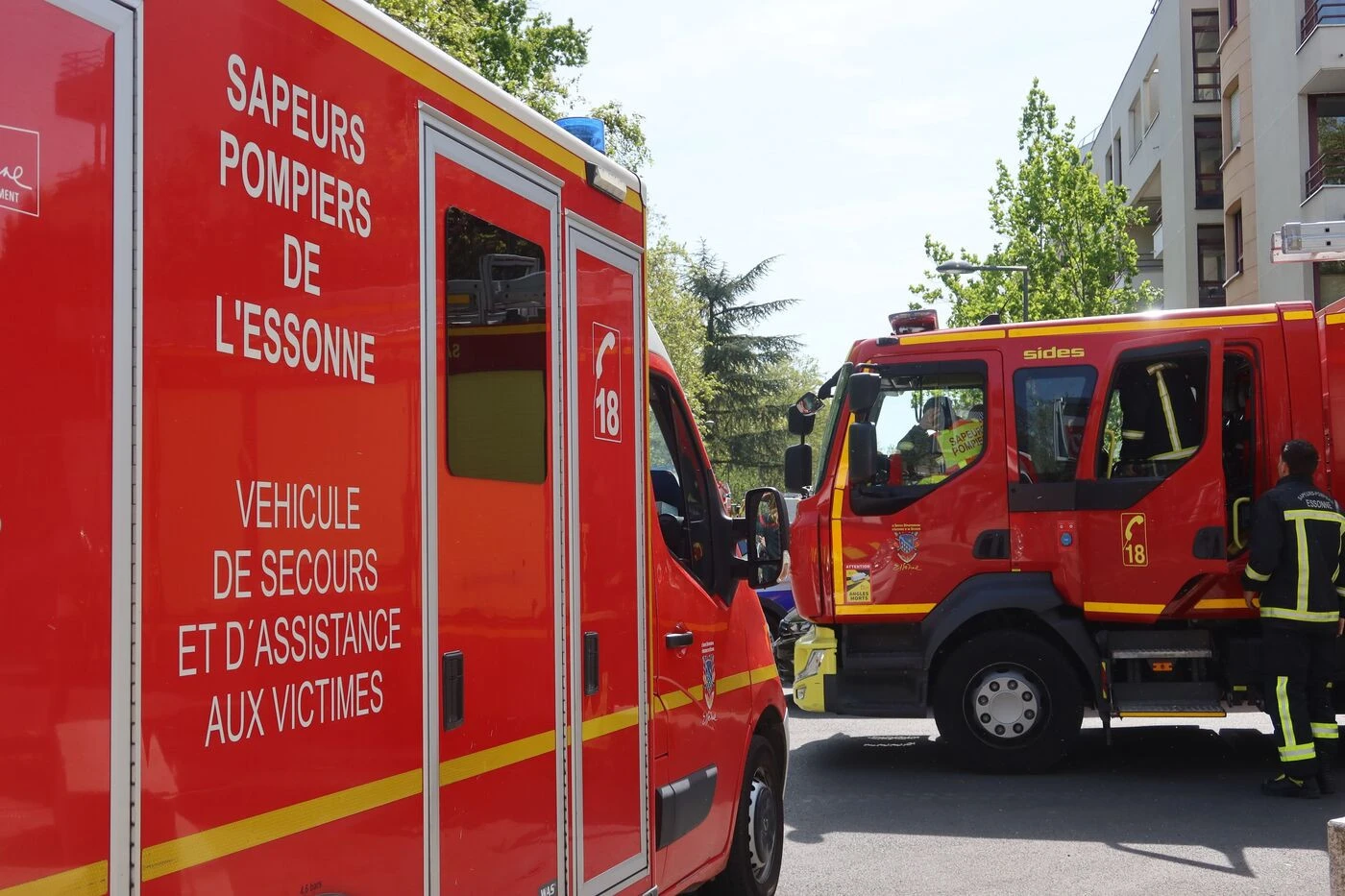 Un bus s’embrase avec des passagers à bord devant le commissariat de Montgeron, aucun blessé à déplorer