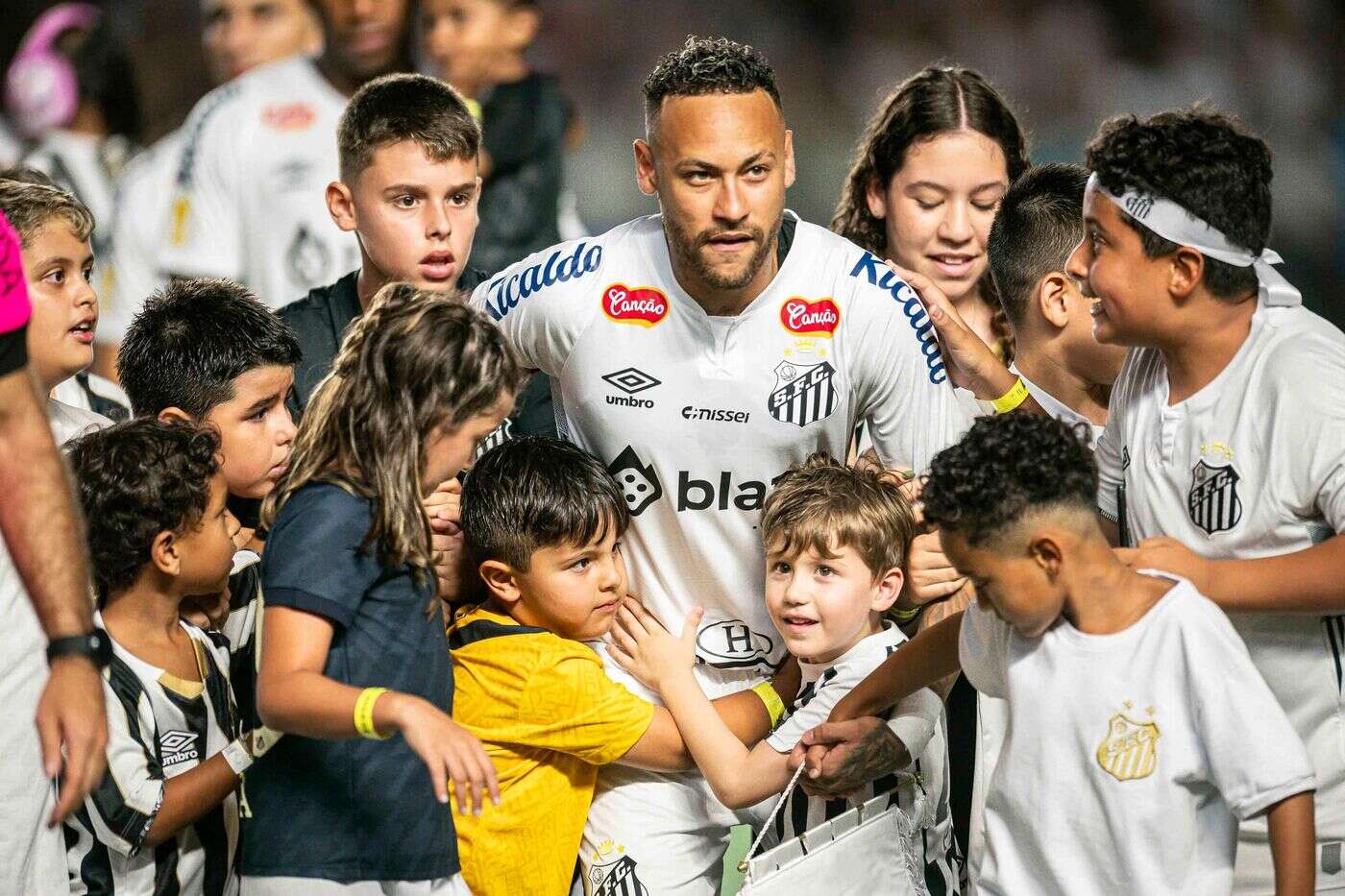 Football : la vidéo du but sur coup franc direct de Neymar pour qualifier Santos