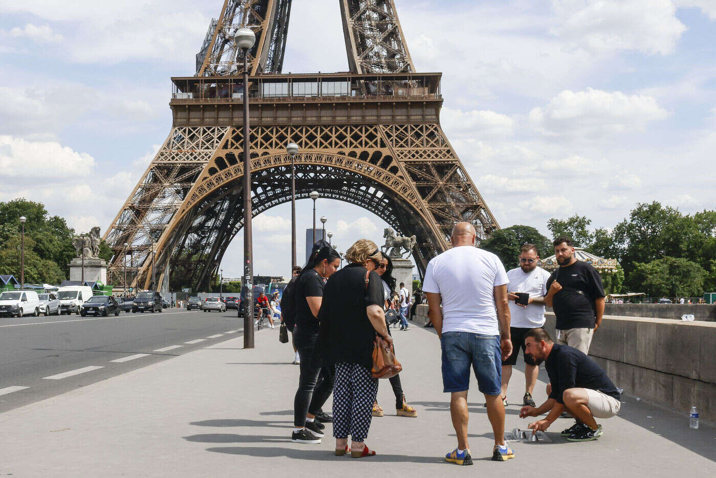 Paris : la tour Eiffel est le monument le plus propice aux arnaques au monde, d’après une étude