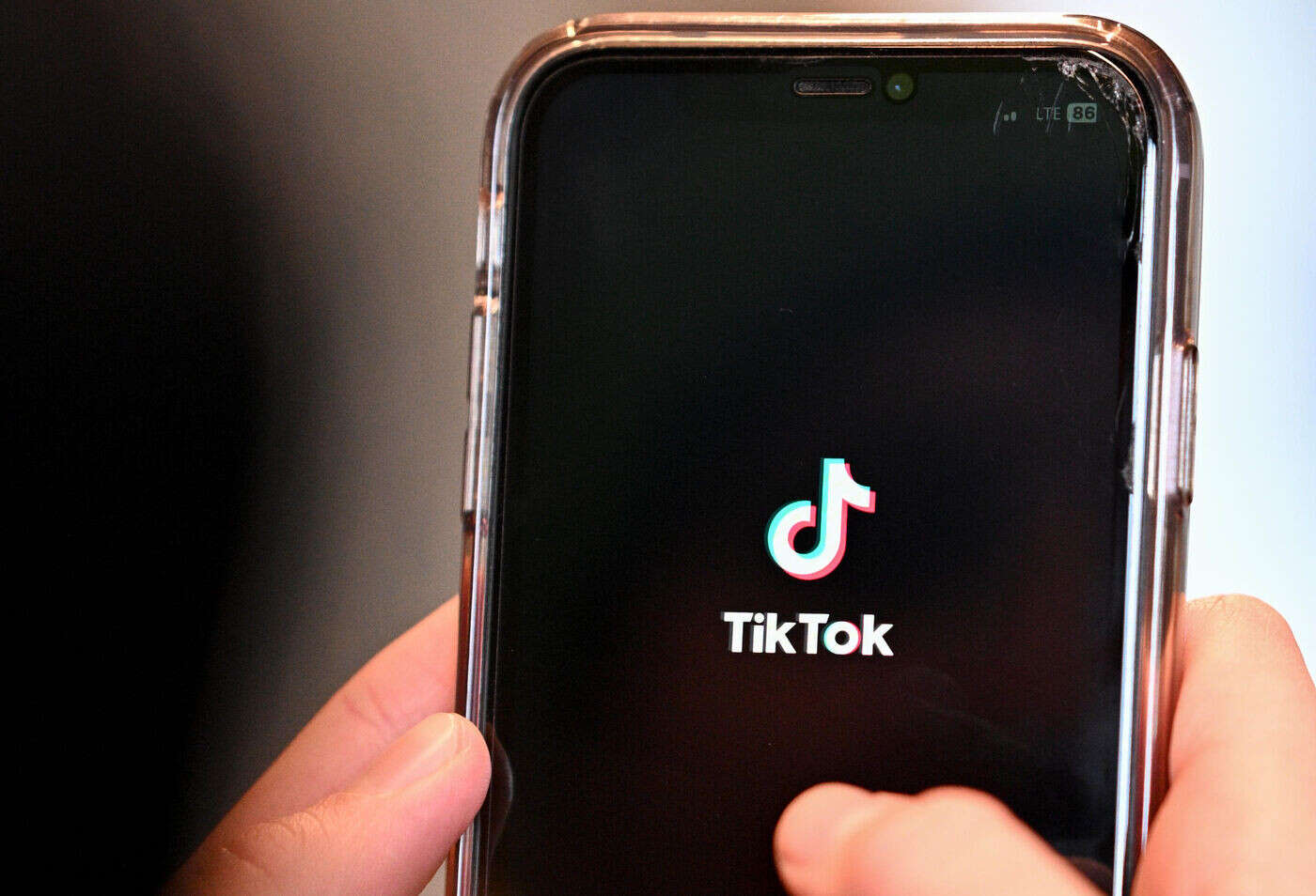 Des smartphones avec TikTok vendus pour plusieurs milliers de dollars sur eBay aux États-Unis