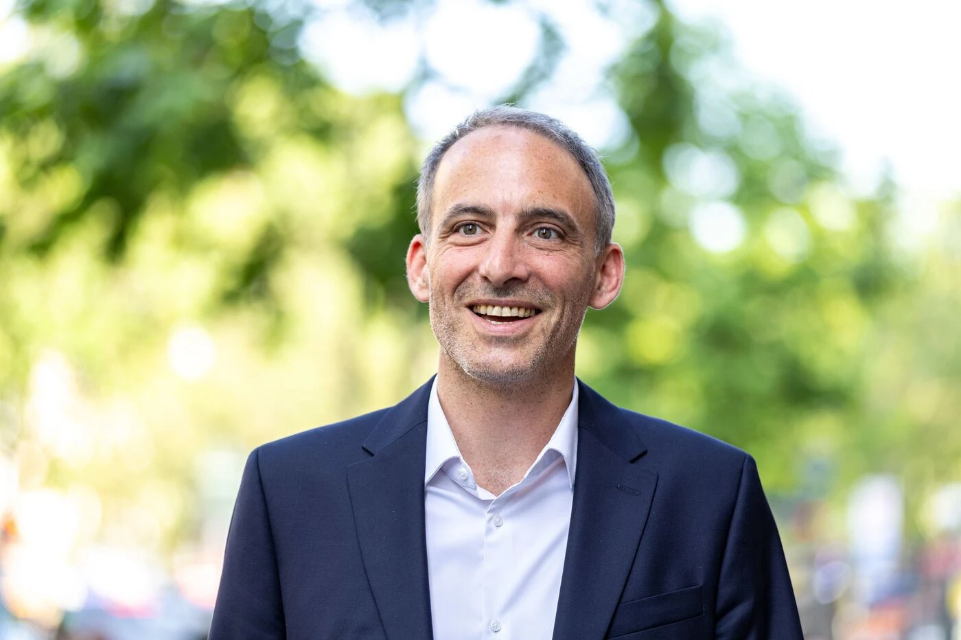 Présidentielle 2027 : Raphaël Glucksmann se dit certain qu’il « pliera » Jean-Luc Mélenchon