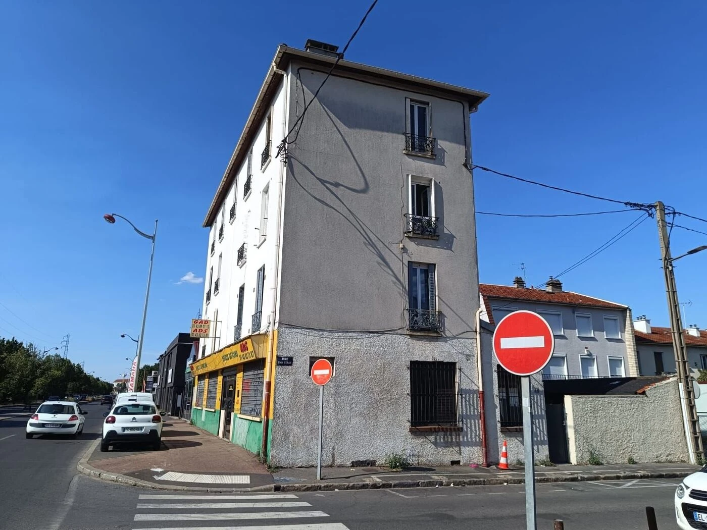 Villeneuve-Saint-Georges : un bébé de 14 mois chute du troisième étage