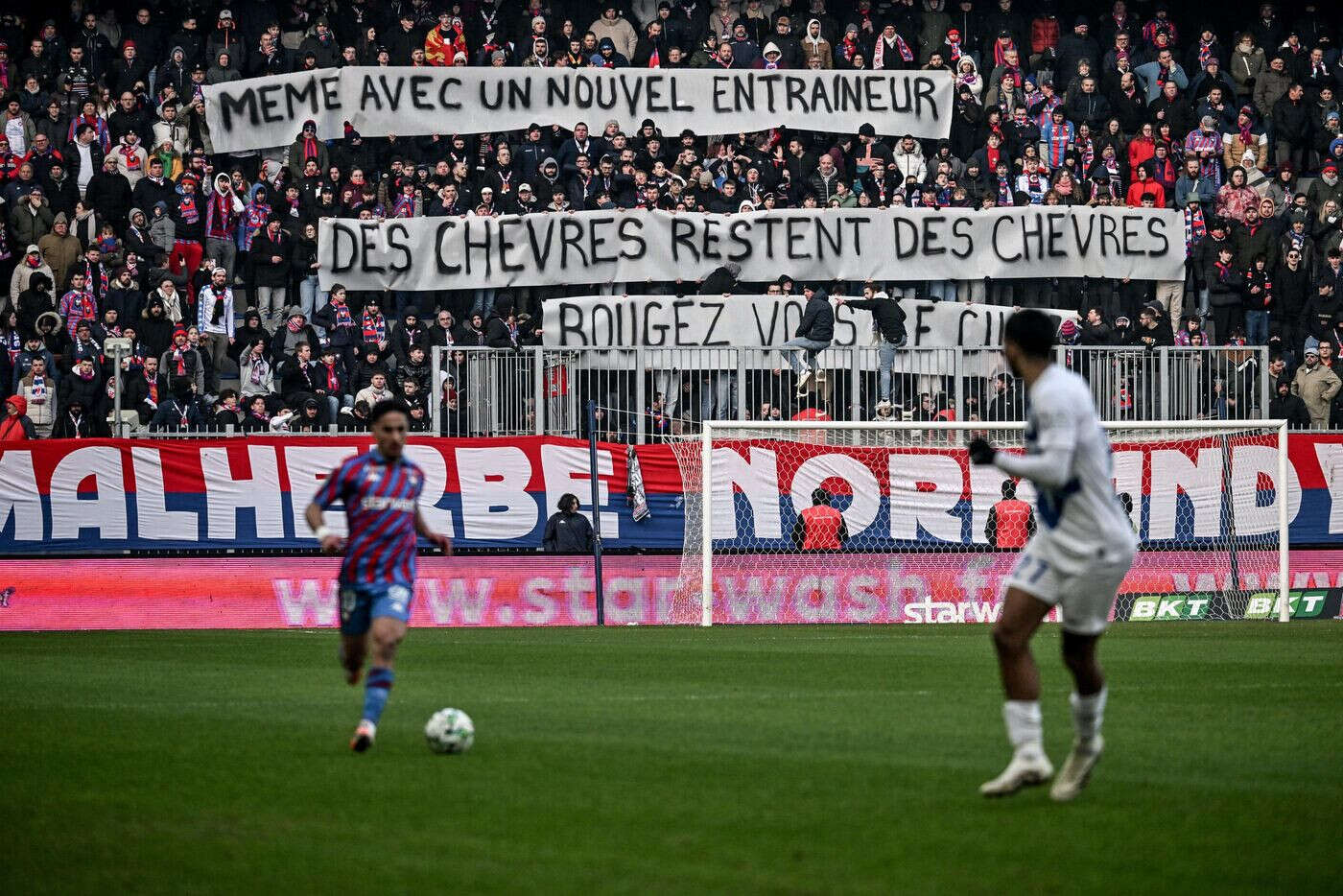 Ligue 2 : Caen subit une nouvelle défaite contre Grenoble, le public normand raille son équipe