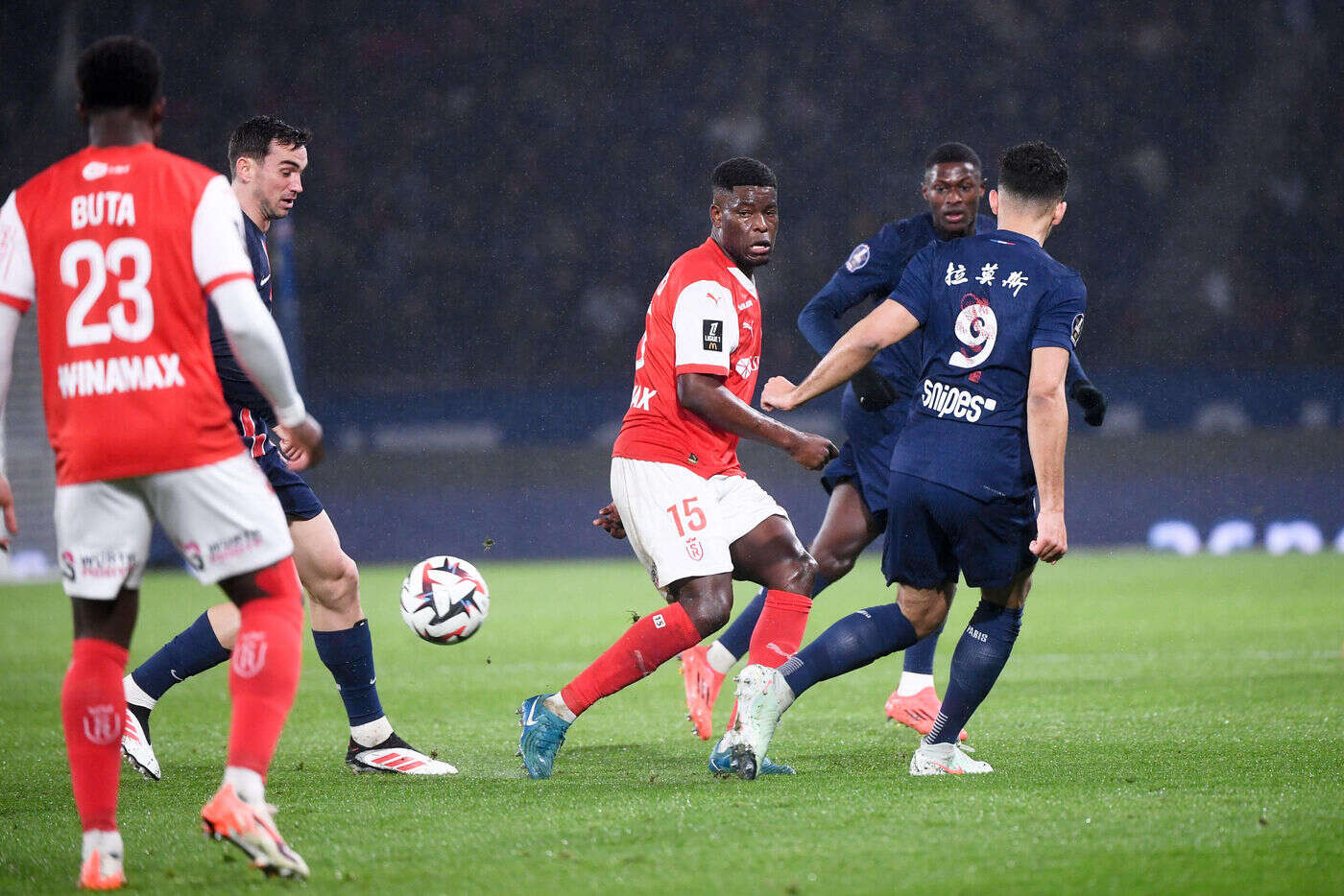 PSG - Reims : pourquoi les Parisiens jouent avec un maillot floqué en mandarin ce samedi ?