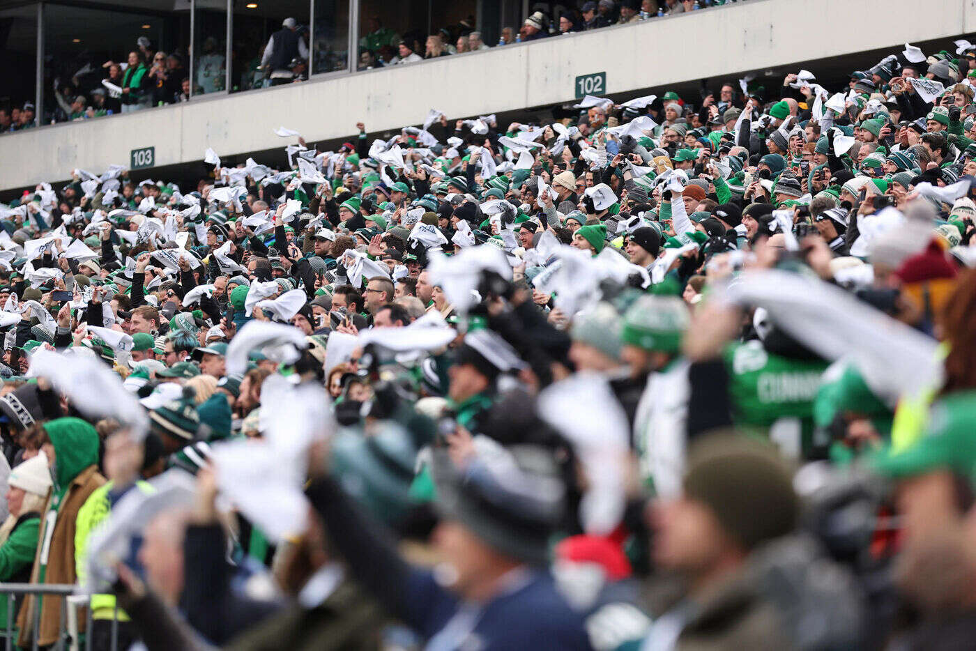 Un jeune supporter des Eagles de Philadelphie fait une chute mortelle en célébrant la victoire de son équipe