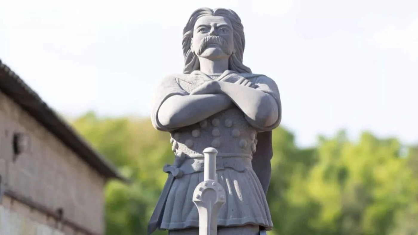Le 92e régiment d’infanterie de Clermont-Ferrand s’offre une statue de 4 m de haut en hommage à ses « Gaulois »