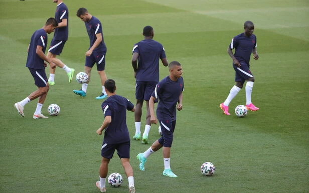 Euro 2021 : les Bleus lèvent le pied à Bucarest