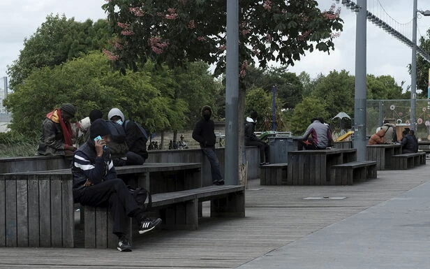 Paris: les toxicomanes visés par des tirs de mortier dans le parc Eole