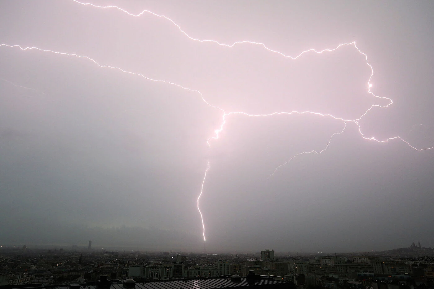 Plusieurs débuts de tornade se sont formées dans l’Oise, les images des tubas
