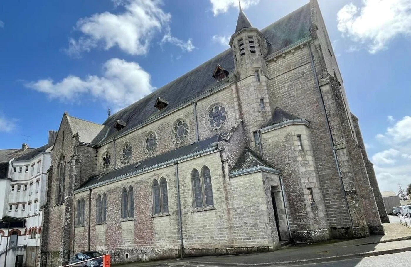 Quimper : une chapelle désacralisée qui n’avait pas trouvé acquéreur en 2024 est finalement vendue quatre fois moins cher aux enchères