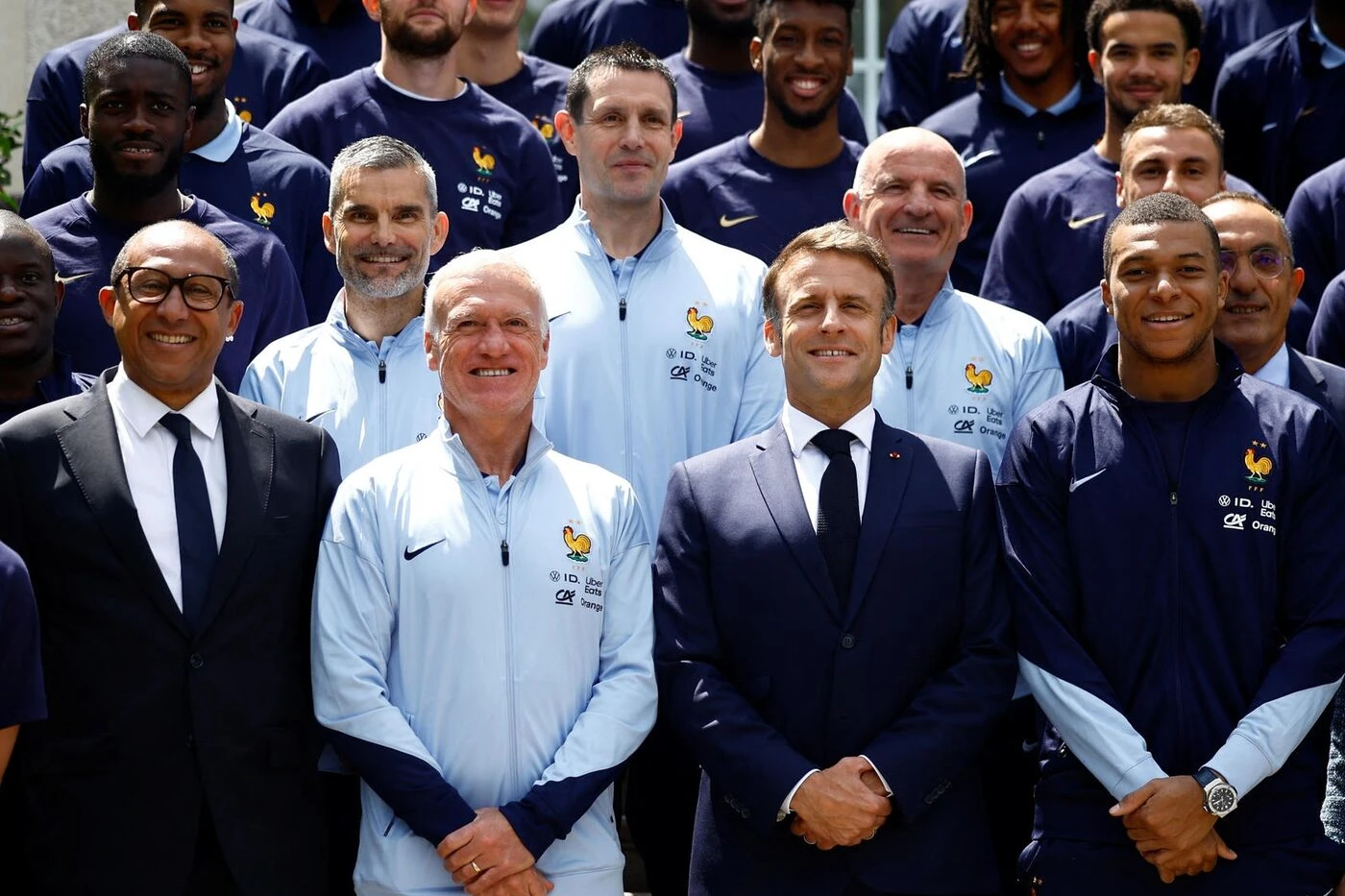 « Nos compatriotes ont appris à aimer ce style » : Emmanuel Macron confie qu’il va regretter « DD », le sélectionneur des Bleus