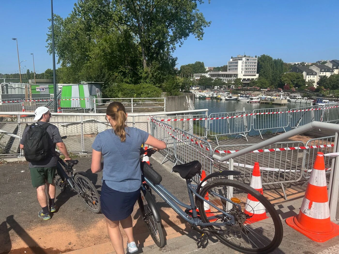 Spectaculaire accident à Nogent-sur-Marne : un poids lourd traverse le pont et chute huit mètres plus bas