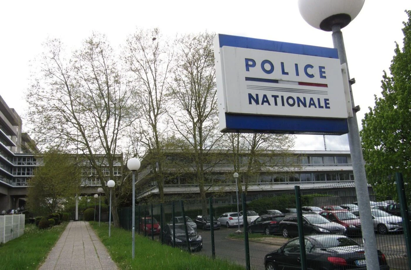 Essonne : une grenade lacrymogène explose à l’intérieur du commissariat d’Evry, pas de blessé