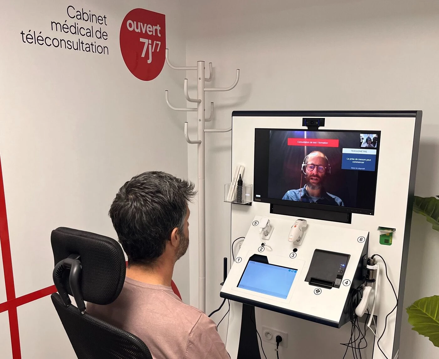 Déserts médicaux : en Eure-et-Loir, la « Box Médicale » connectée de Saint-Piat fête un an de succès