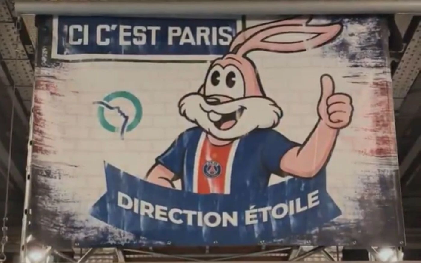PSG-Arsenal : à la station Bir-Hakeim, la RATP déploie un tifo pour soutenir le PSG